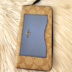 NWT Coach ColorBlock Logo Accordion Zip-Around Wallet  F57318